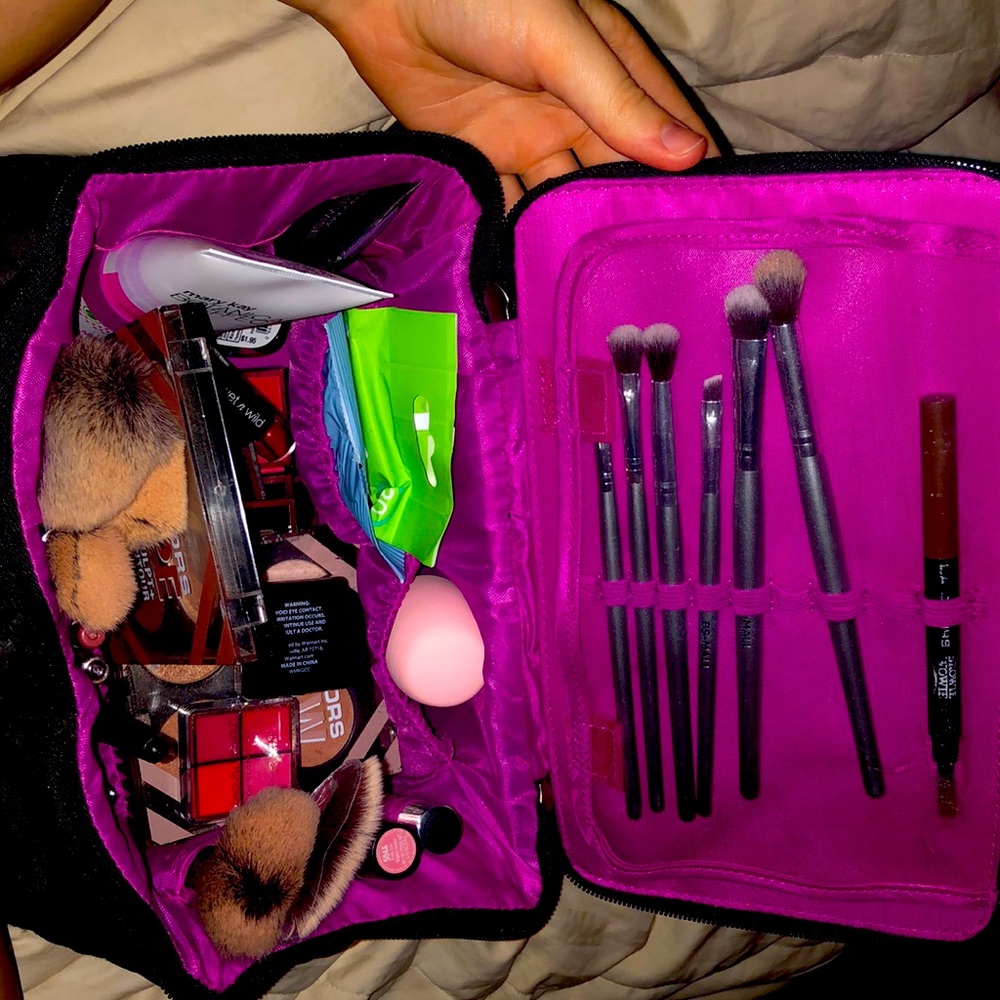 Makeup case, holds alot has plenty of pockets and places for you to put brushes
